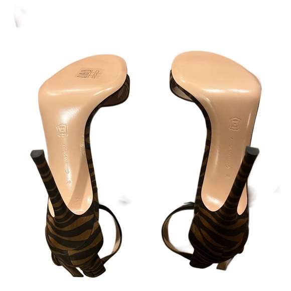 Gianvito Rossi
Gianvito Rossi Brown Zebra Print Suede
Portofino Sandals Size 38 - Picture 5 of 14
